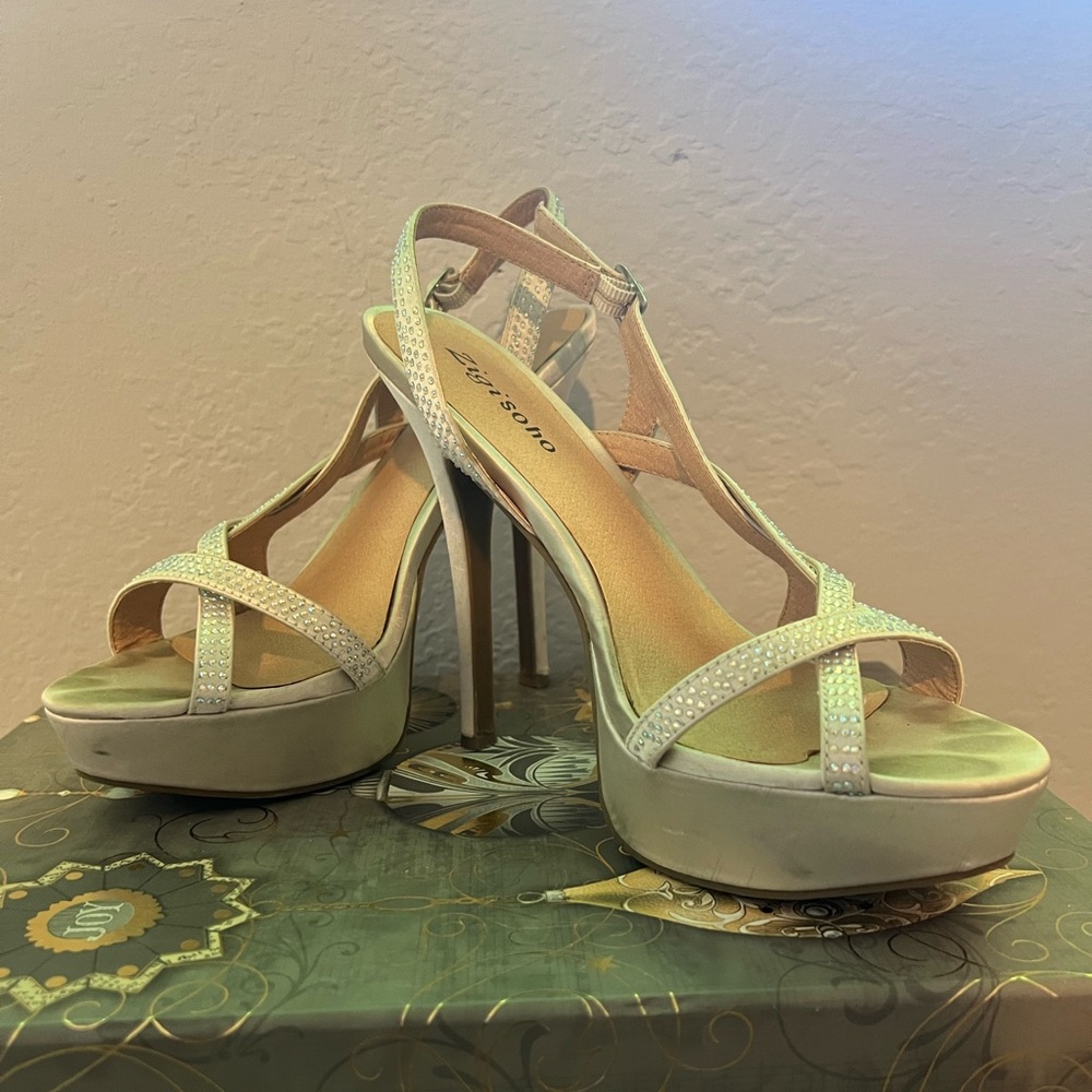 FORMAL HEELS